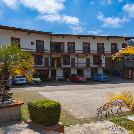 Hotel & Suites Posada Molina Куэтсалан-дель-Проґресо Екстер'єр фото