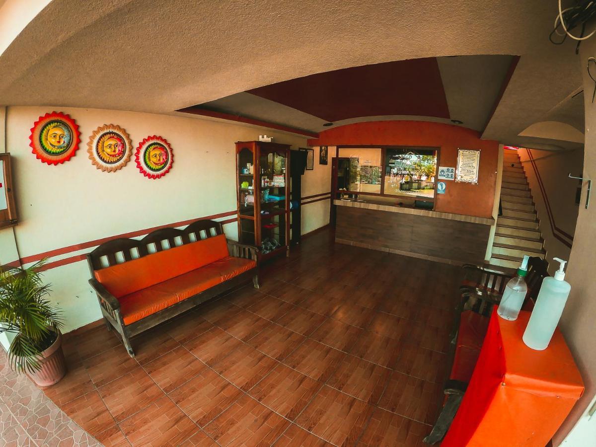 Hotel & Suites Posada Molina Куэтсалан-дель-Проґресо Екстер'єр фото