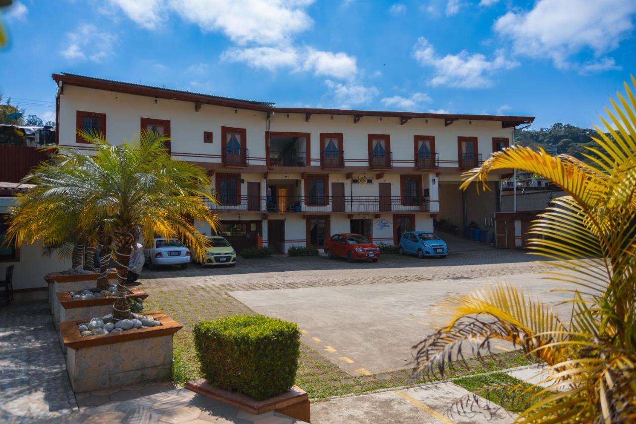 Hotel & Suites Posada Molina Куэтсалан-дель-Проґресо Екстер'єр фото