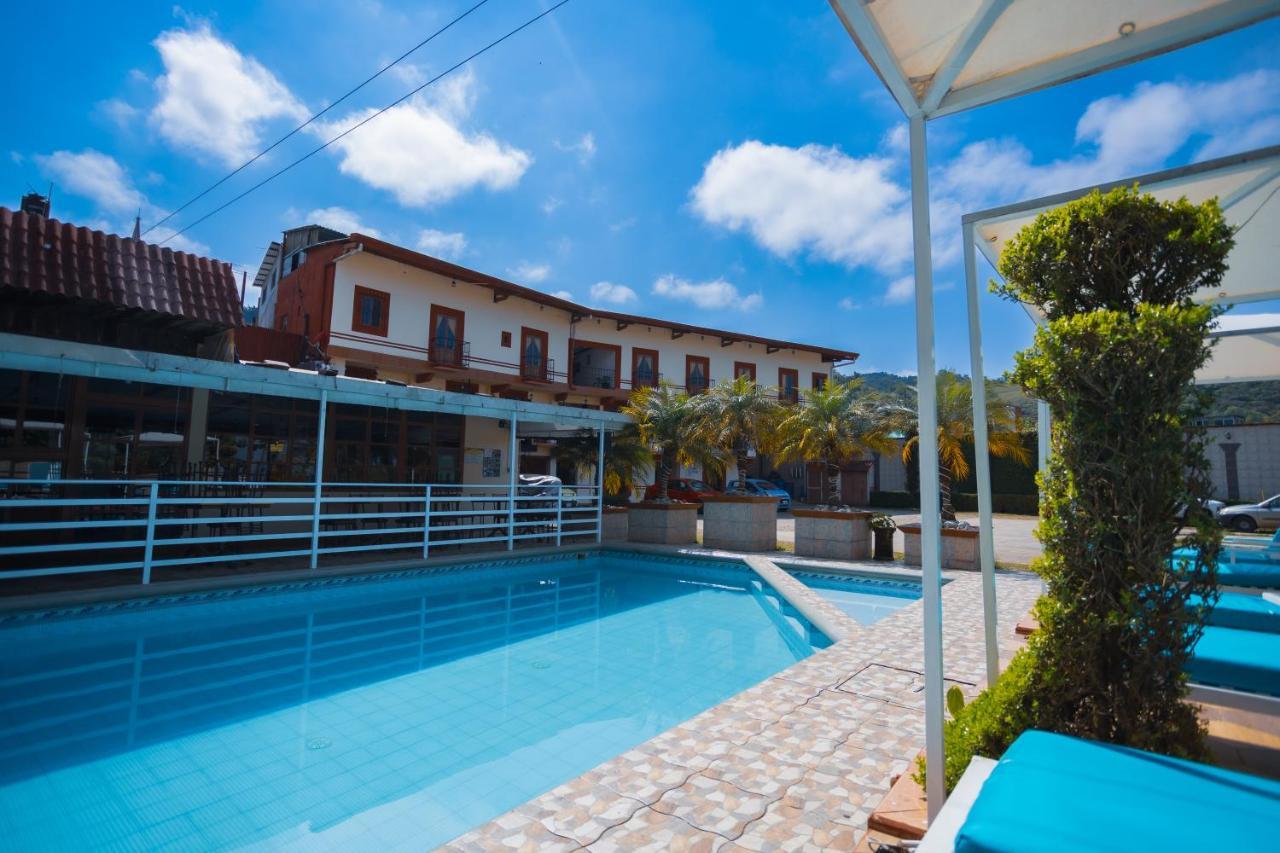 Hotel & Suites Posada Molina Куэтсалан-дель-Проґресо Екстер'єр фото