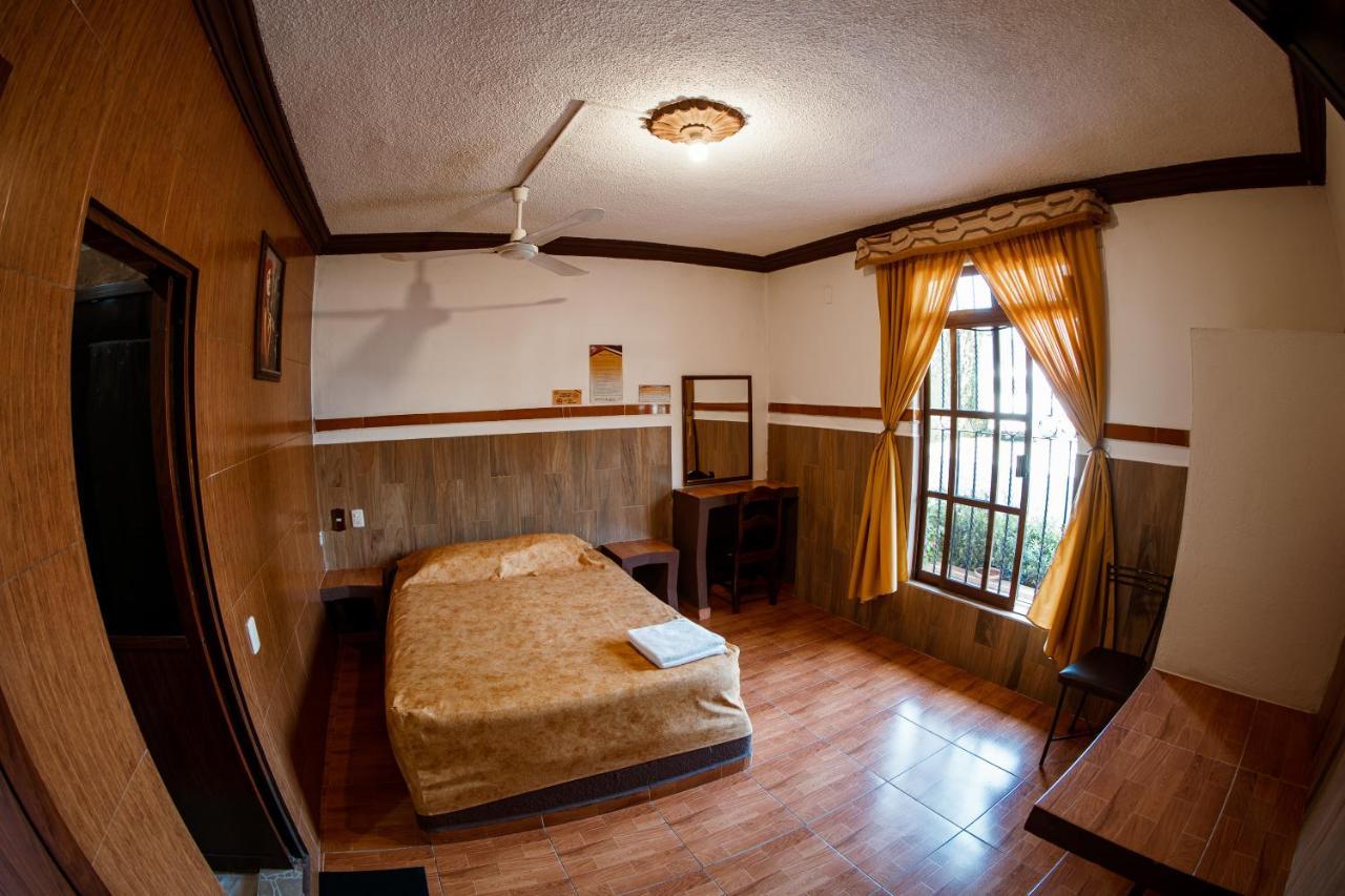 Hotel & Suites Posada Molina Куэтсалан-дель-Проґресо Екстер'єр фото
