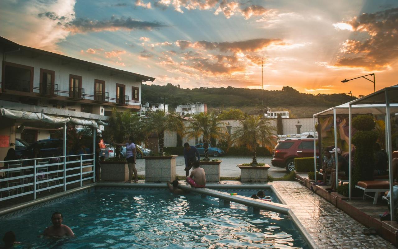 Hotel & Suites Posada Molina Куэтсалан-дель-Проґресо Екстер'єр фото