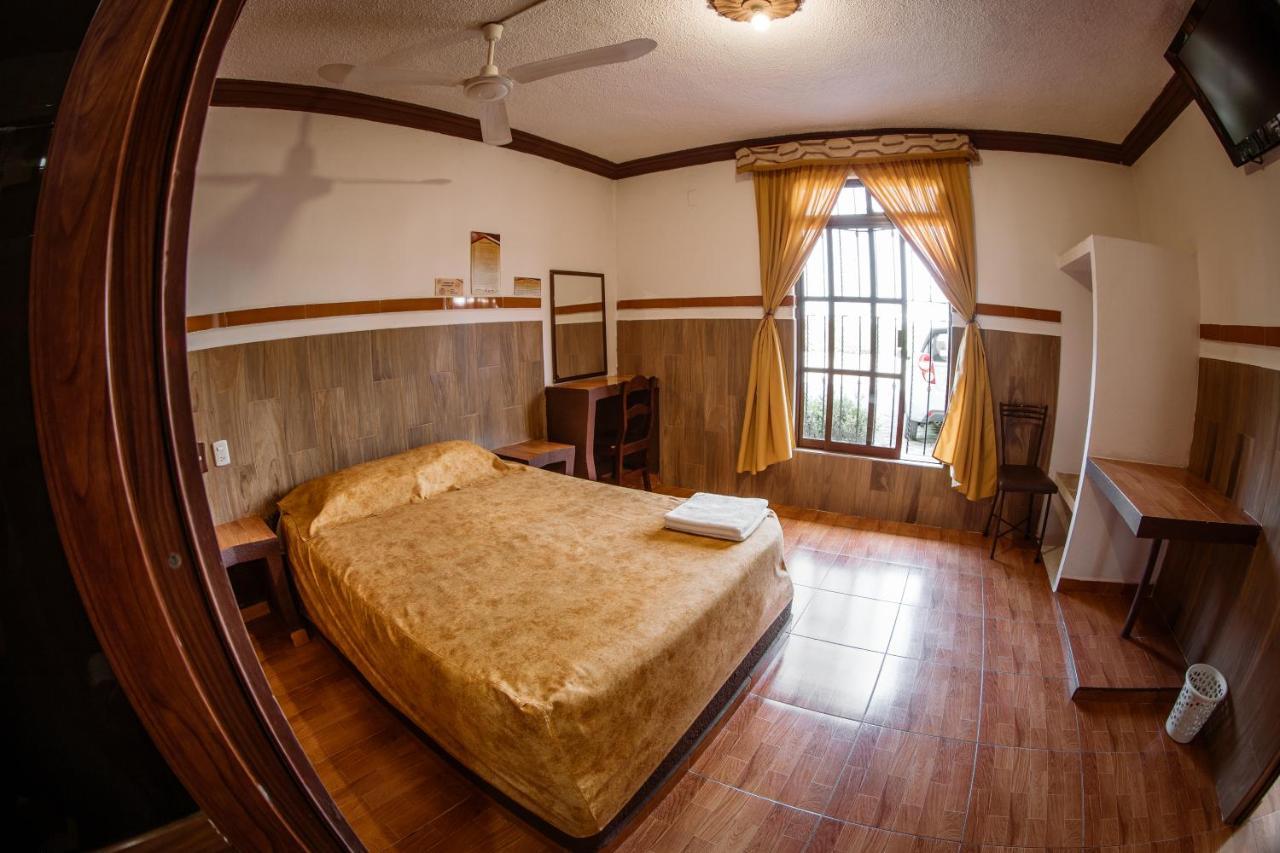 Hotel & Suites Posada Molina Куэтсалан-дель-Проґресо Екстер'єр фото