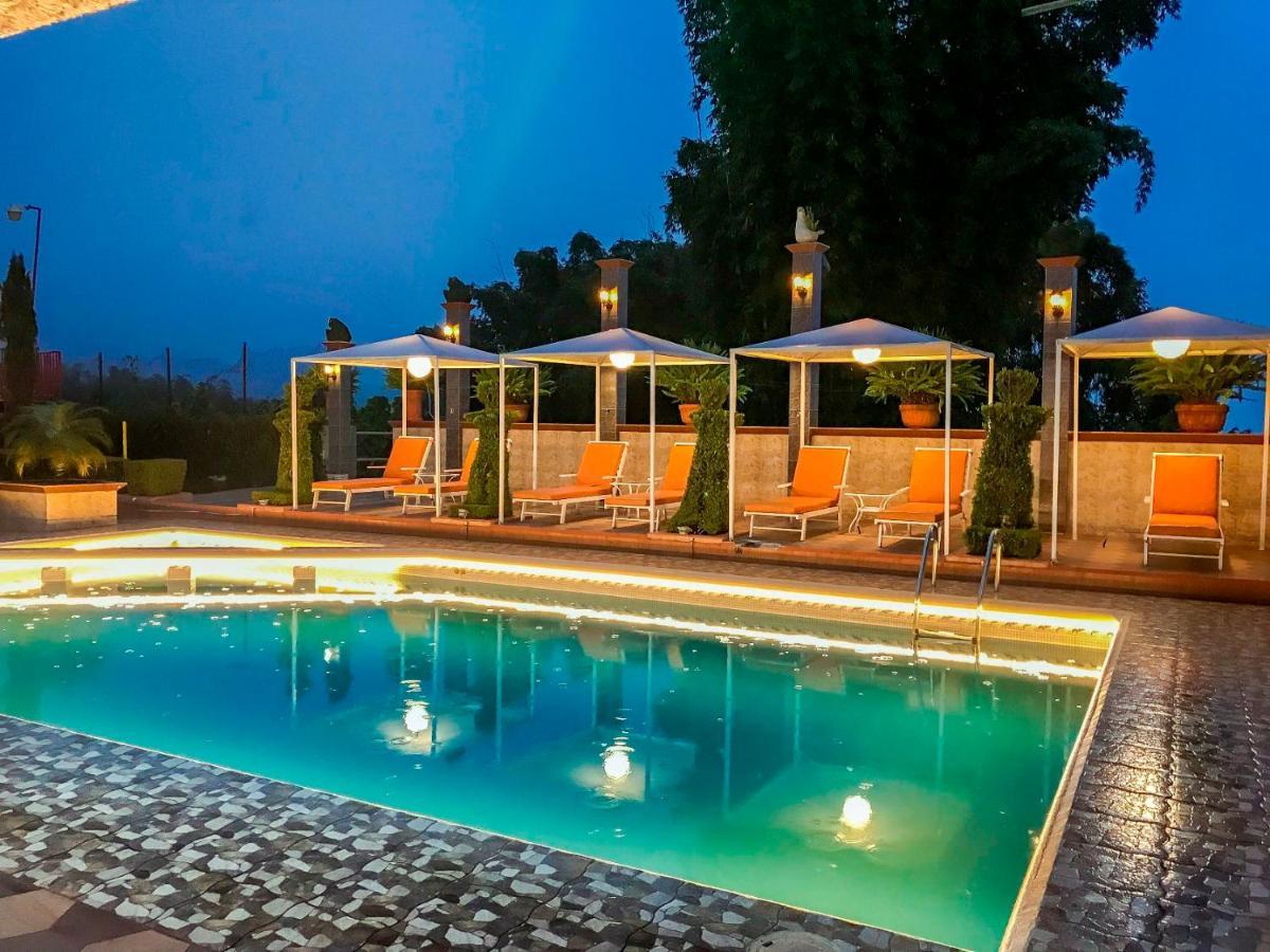 Hotel & Suites Posada Molina Куэтсалан-дель-Проґресо Екстер'єр фото